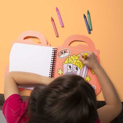 Libro con pinturas y pegatinas, Yummy - Omy