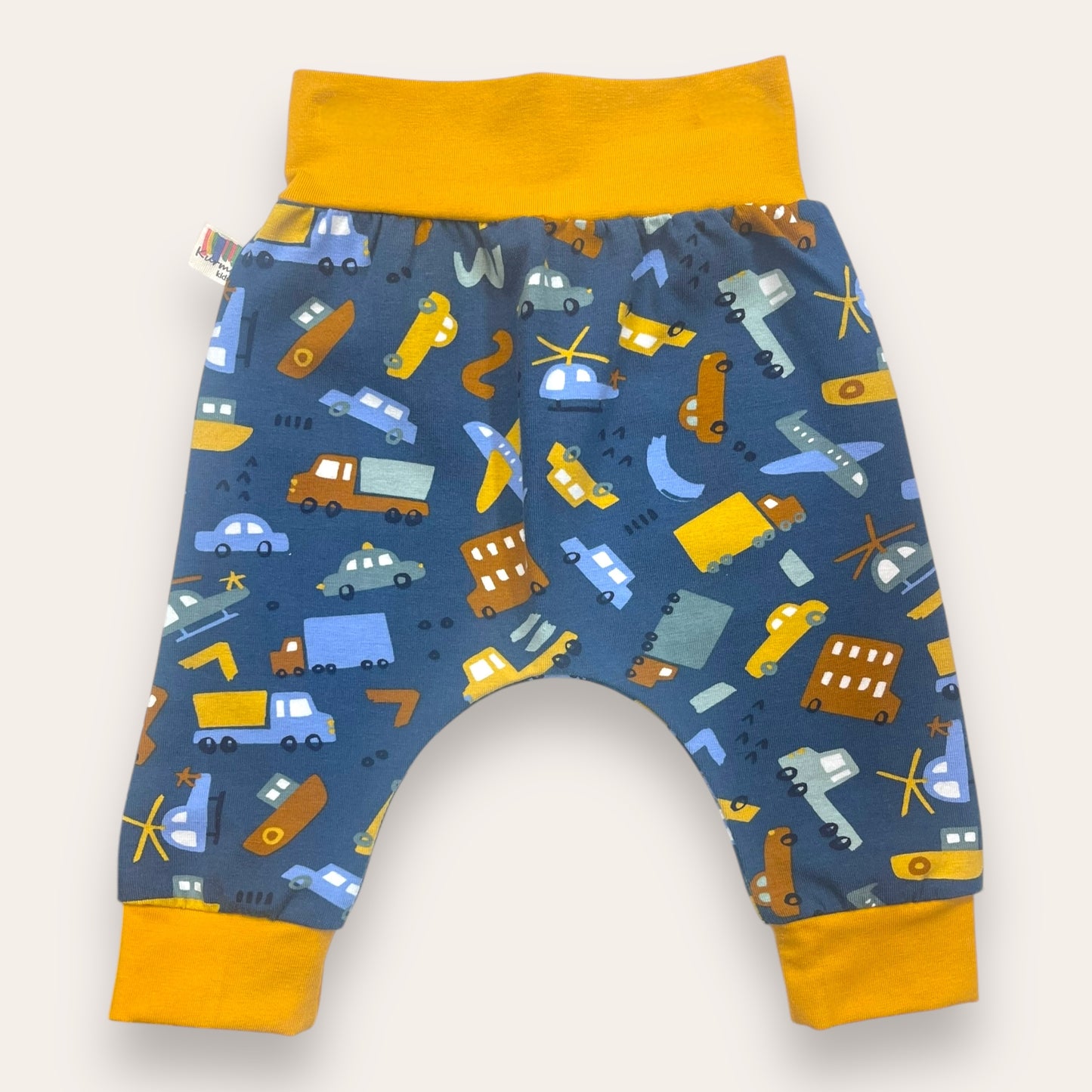 Pantalón vehículos con ocre