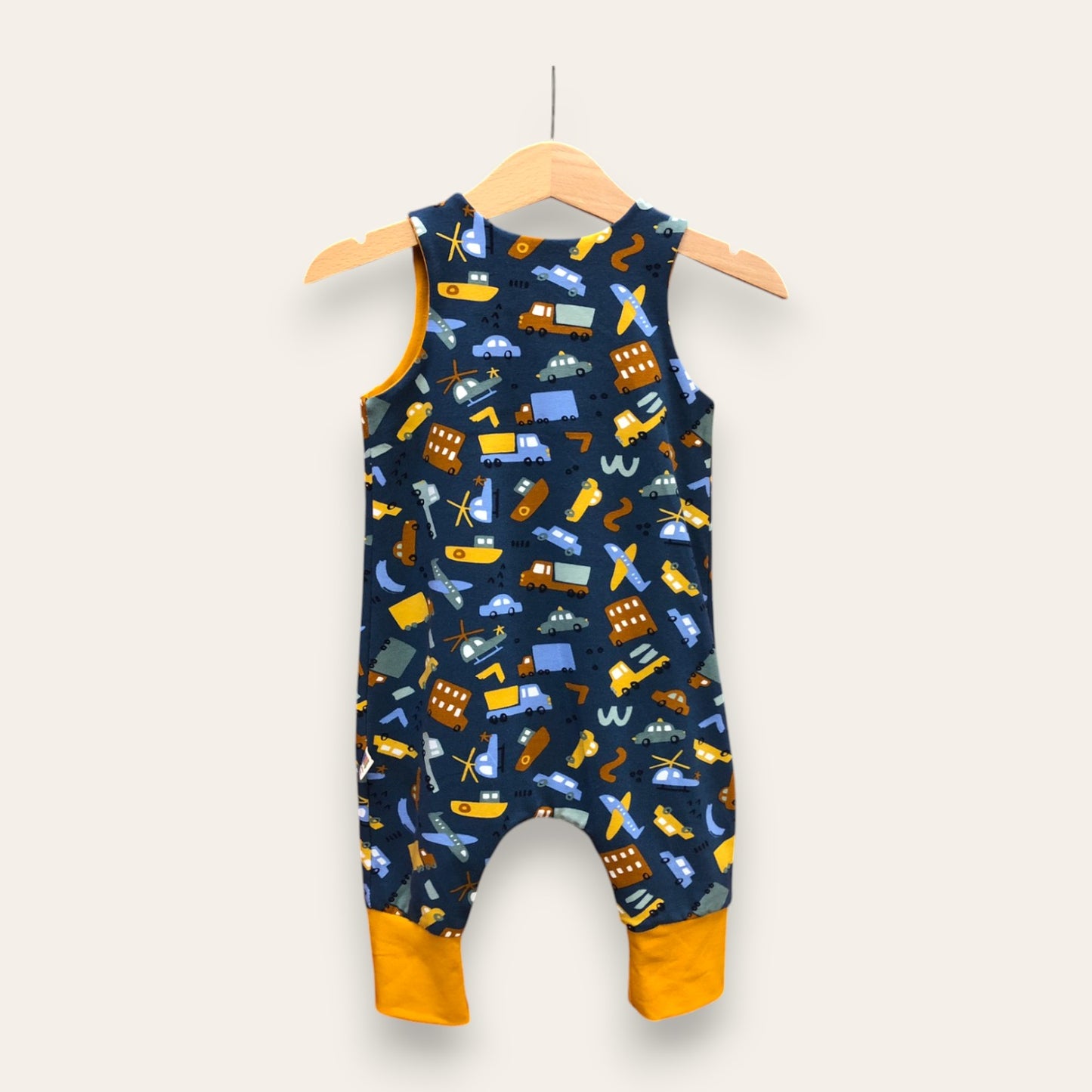 Peto coches y aviones con ocre