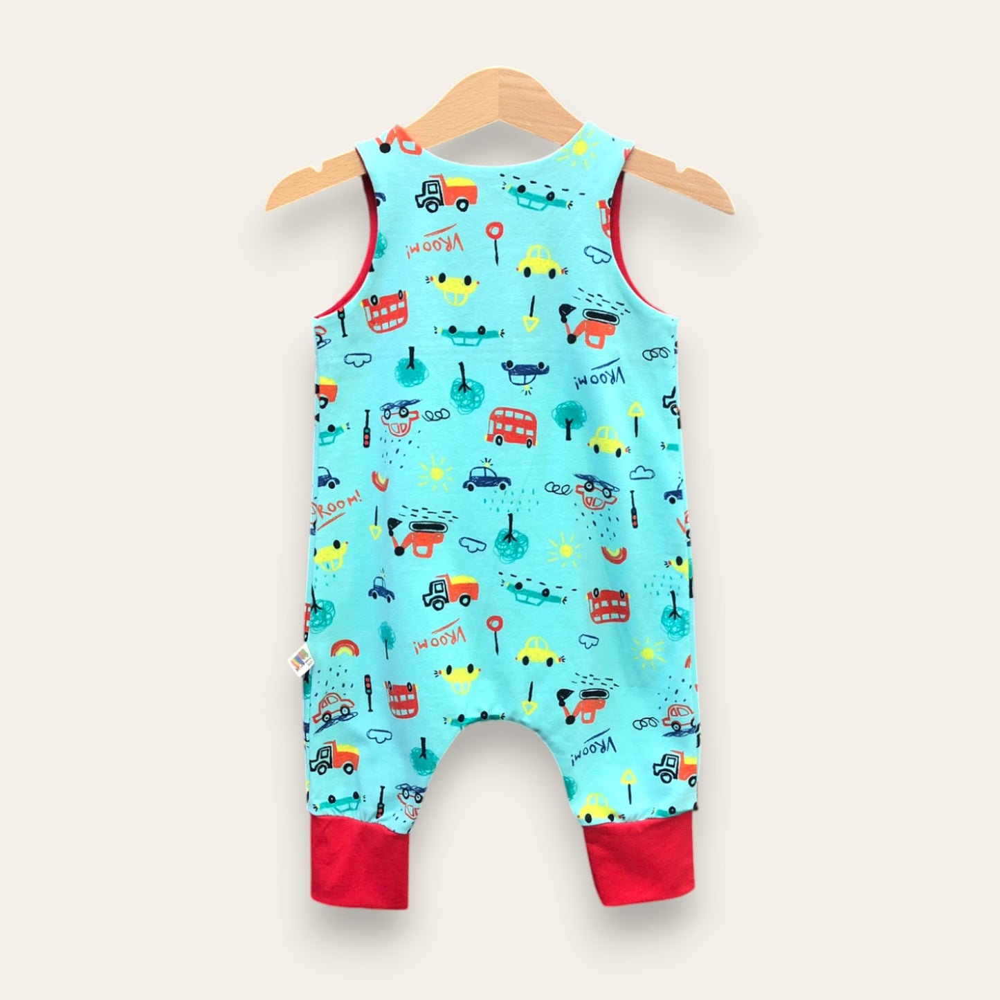 Peto vehículos con rojo