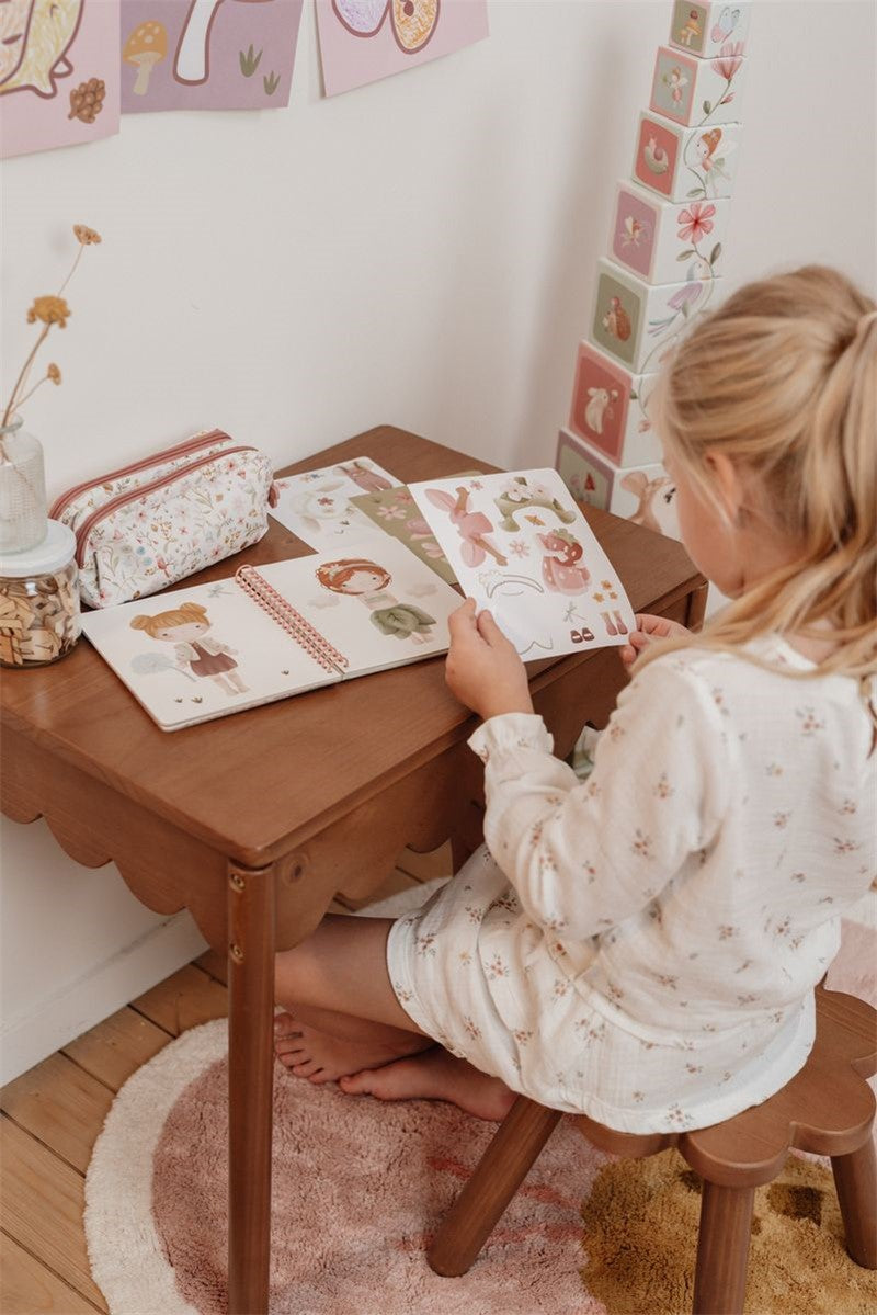 Libro viste a Rosa Faify Garden - Little Dutch