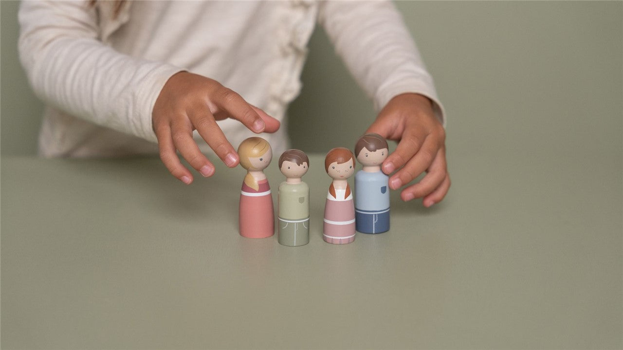 Set familia Rosa para casa de muñecas - Little Dutch