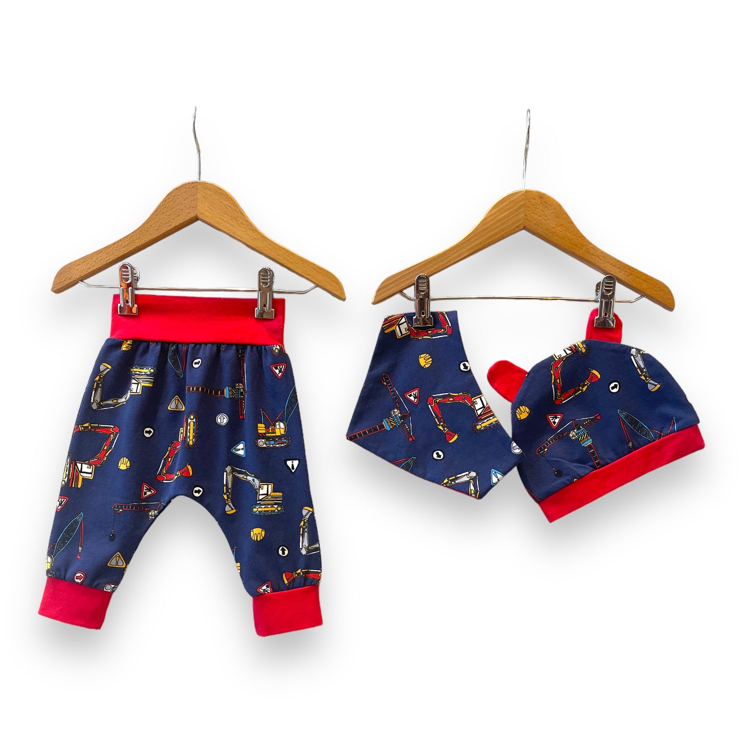 Conjunto pantalón, gorrito y bandana grúas