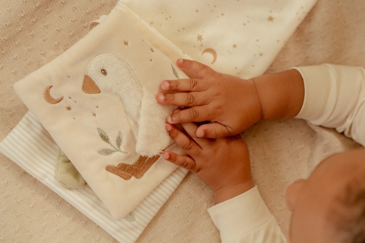 Libro actividades Newborn Natural - Little Dutch