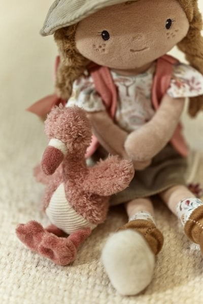 Rosa exploradora, muñeca blandita - Little Dutch